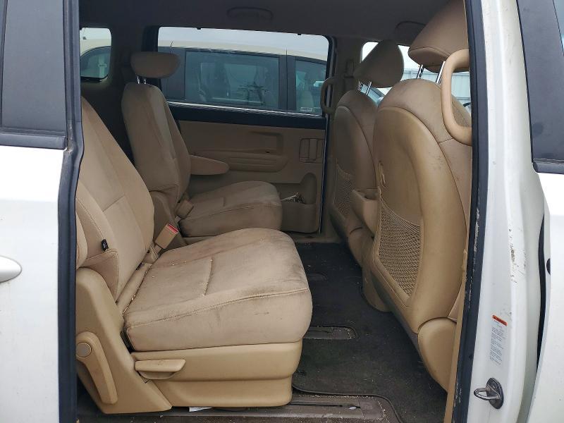 2015 KIA Sedona lx