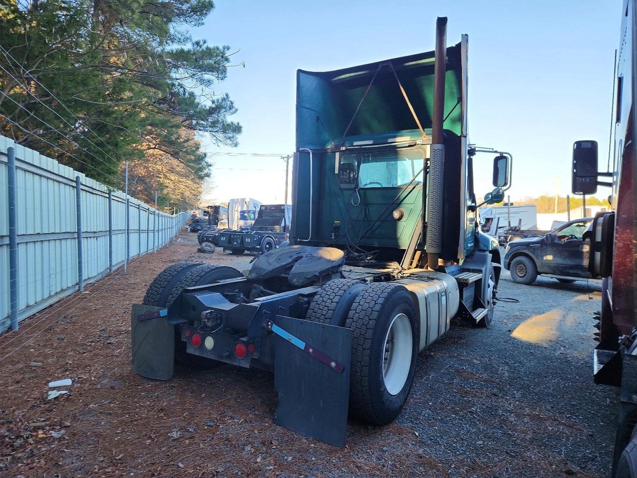 2015 Mack CXU612 Semi Truck