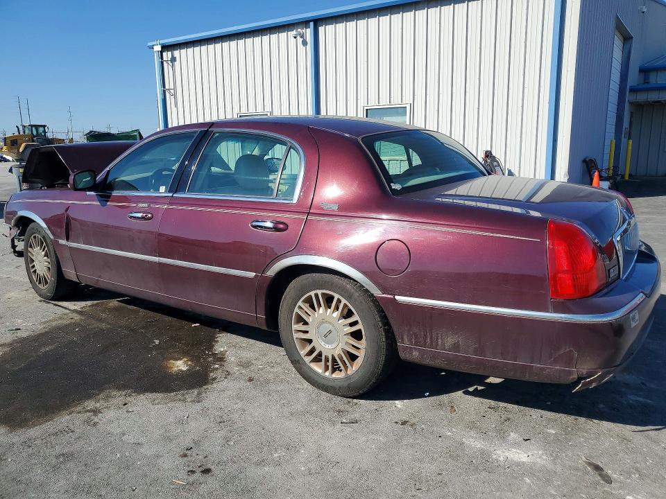 2006 Lincoln Town car Signature Limited
