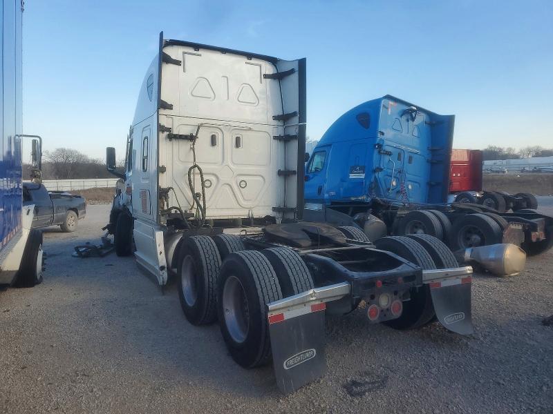 2020 Freigliner Cascadia 126