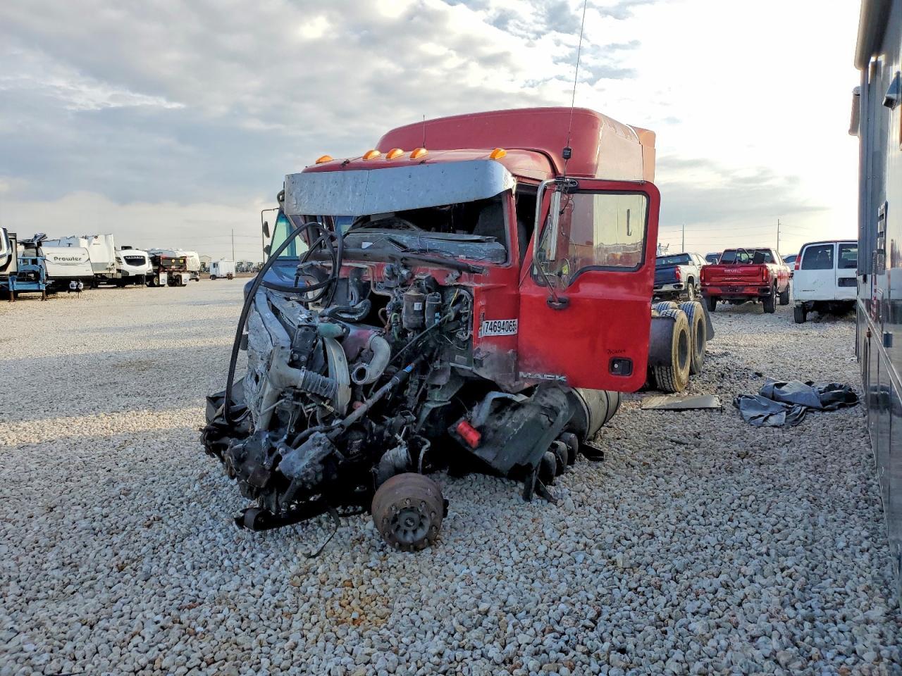 2009 Mack CXU613 Semi Truck