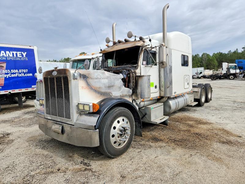 2004 Peterbilt Tractor 2004 Peterbilt 379 Semi Truck