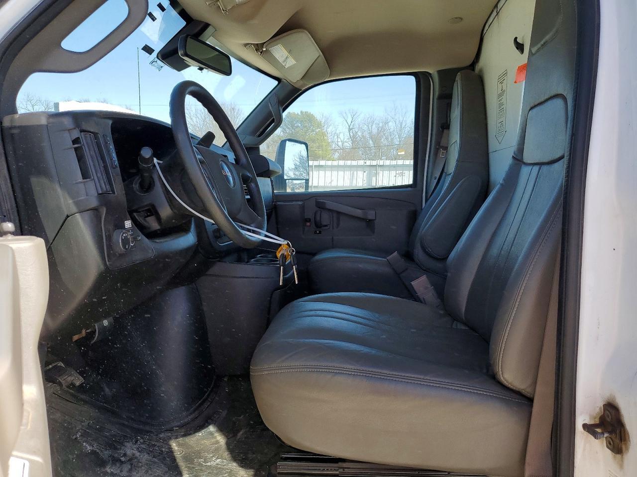 2021 GMC Savana BOX Truck