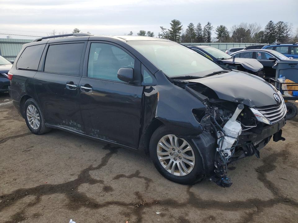 2017 Toyota Sienna xle 8-passenger
