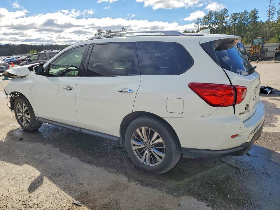 2020 Nissan Pathfinder sv