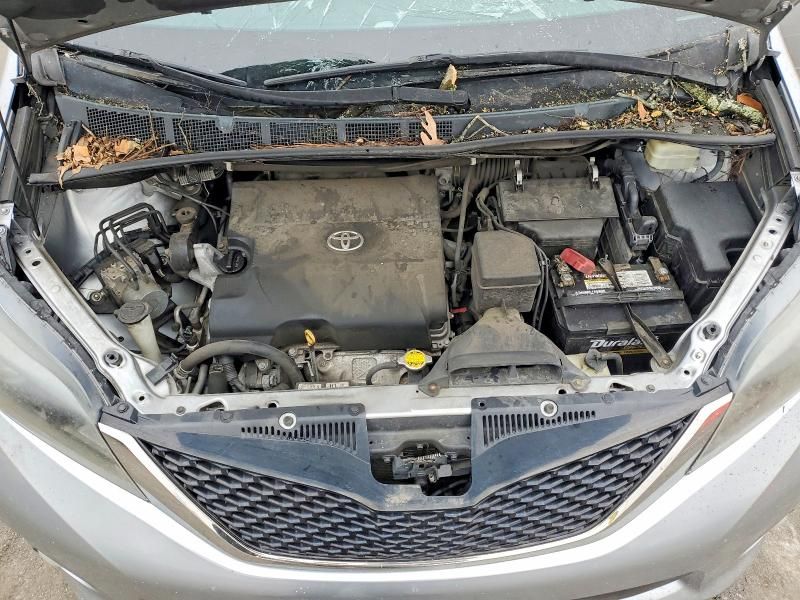 2016 Toyota Sienna se