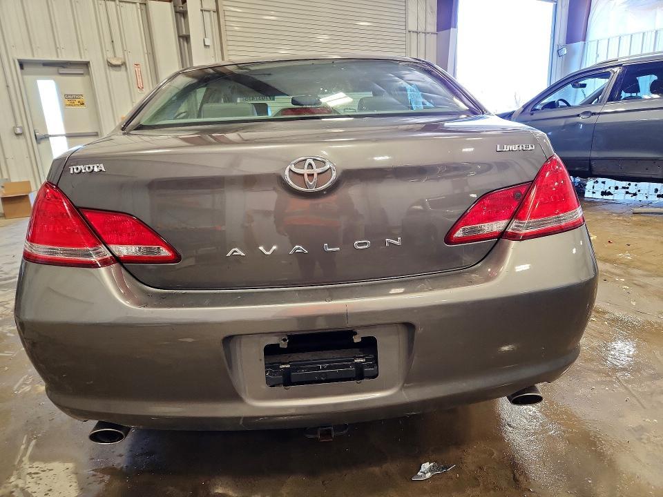 2005 Toyota Avalon xl