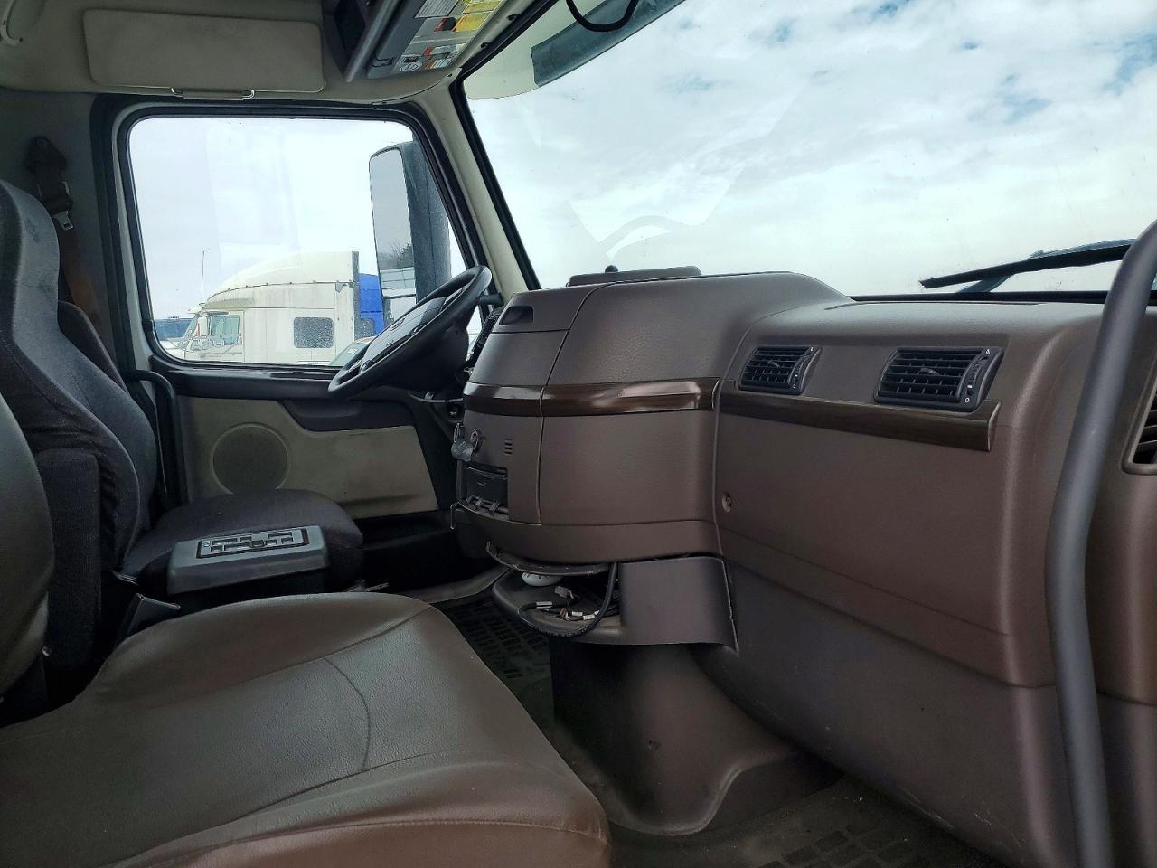 2016 Volvo VNL Semi Truck