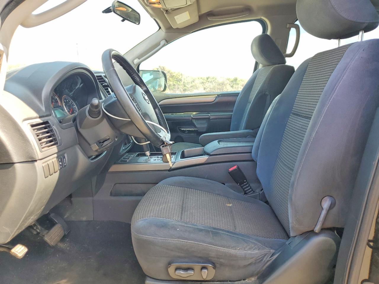 2011 Nissan Armada sv
