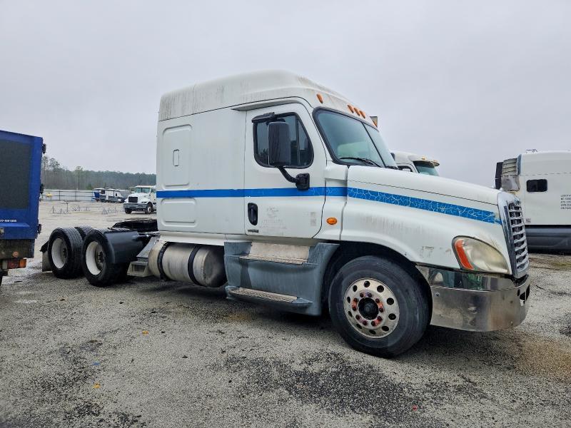 2014 Freightliner Cascadia Semi Truck