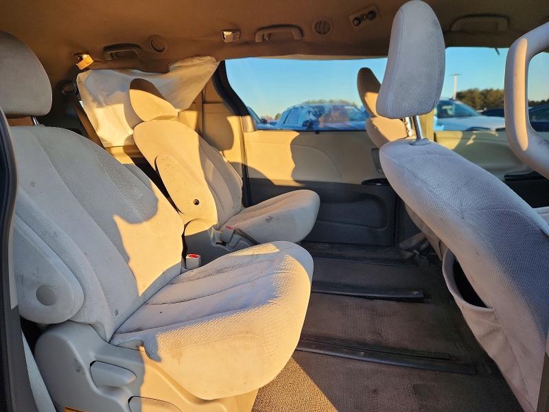 2012 Toyota Sienna le