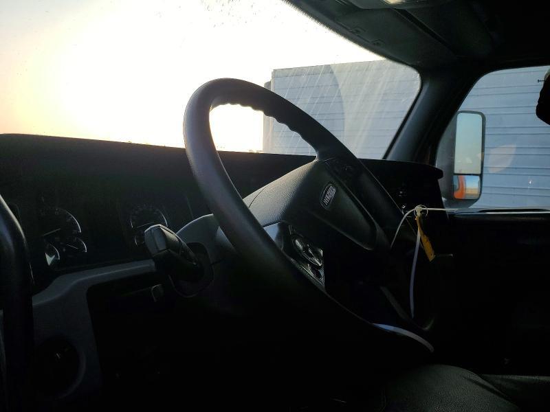 2020 Freigliner 2020 Freightliner Cascadia 126 Semi Truck