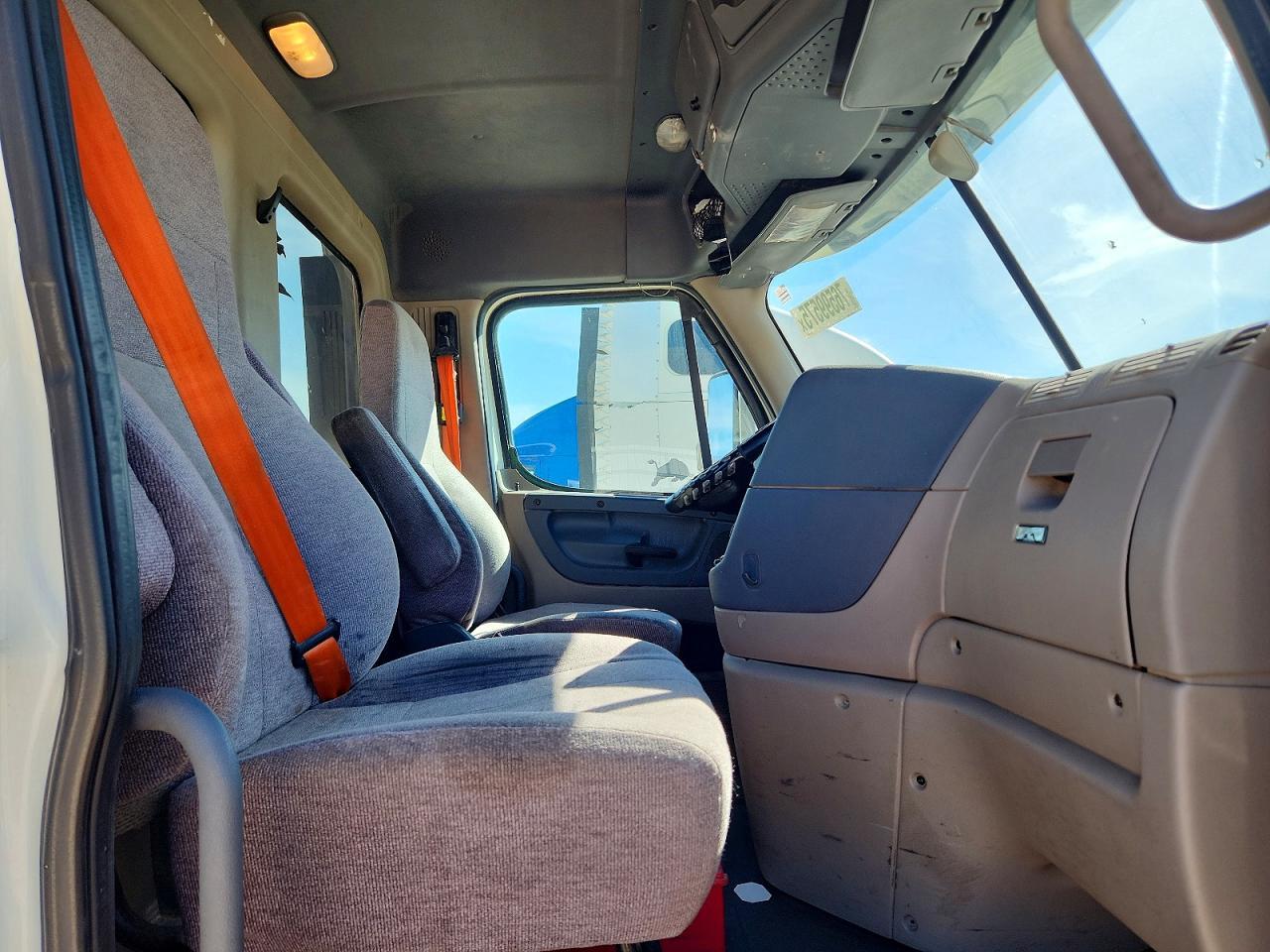 2016 Freightliner Cascadia 1-Semi Truck