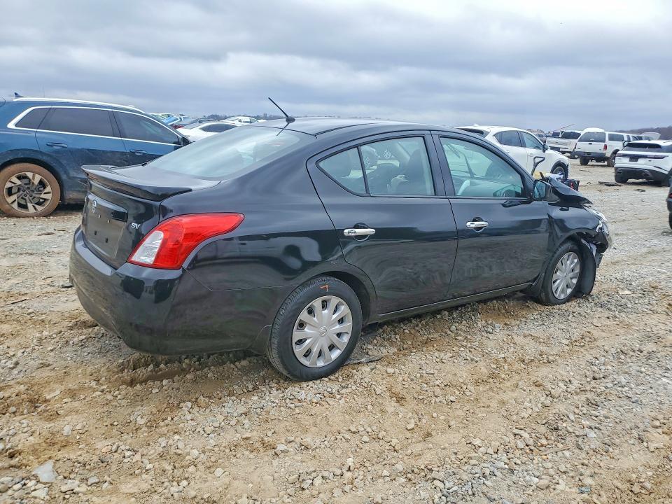 2018 Nissan Versa sv