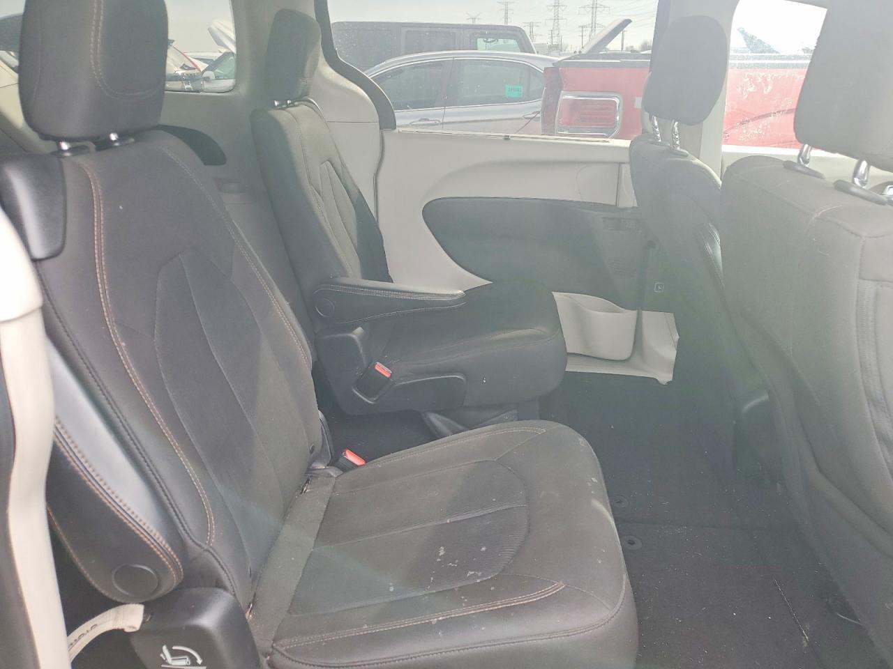 2017 Chrysler Pacifica Touring l