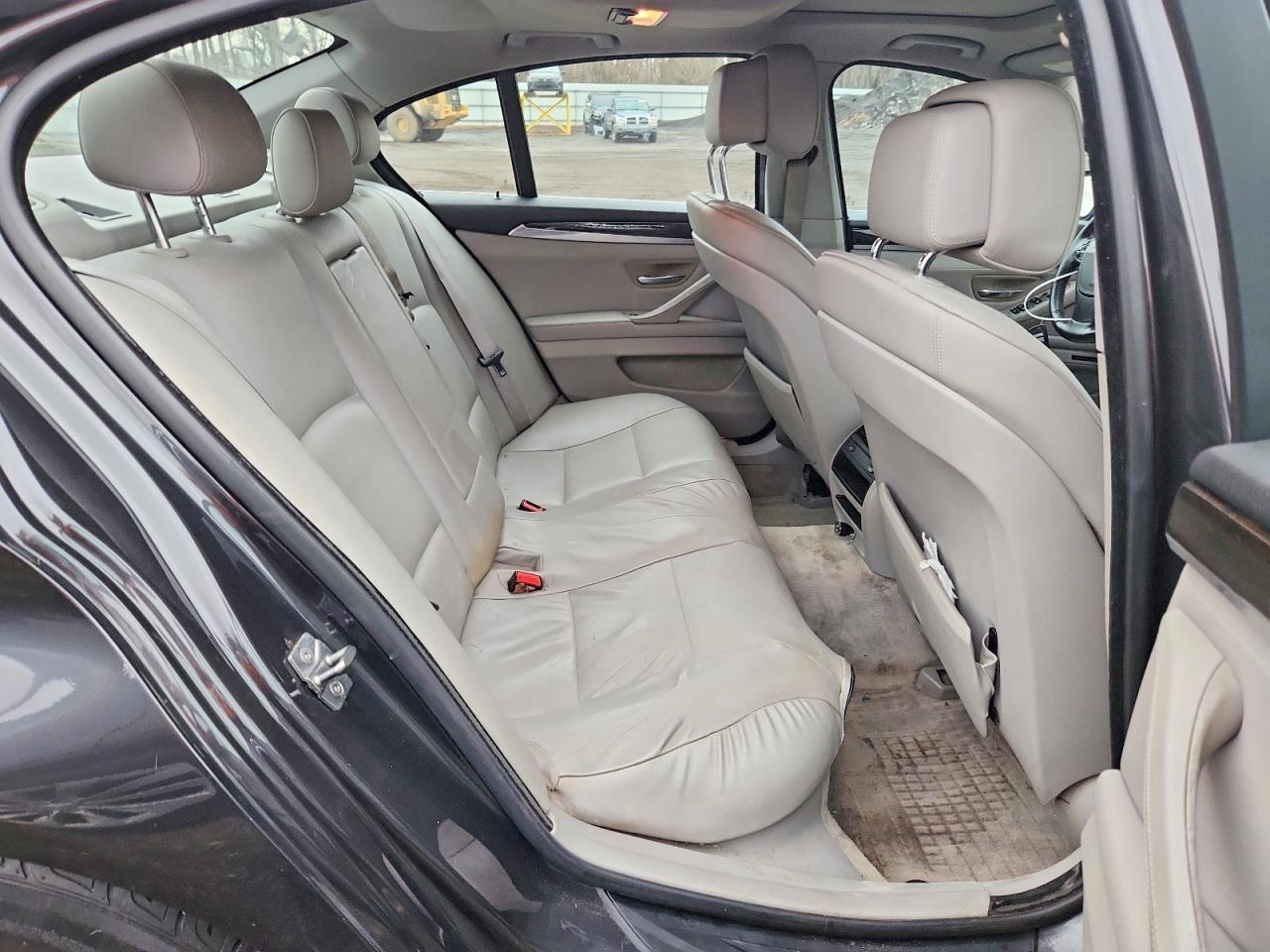 2011 BMW 528 i