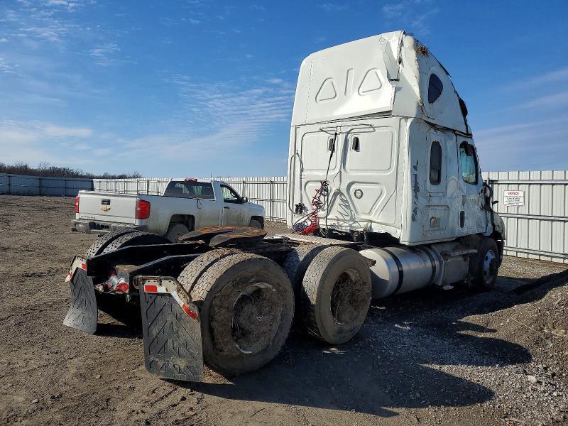 2020 Freightliner Cascadia 116 Semi Truck