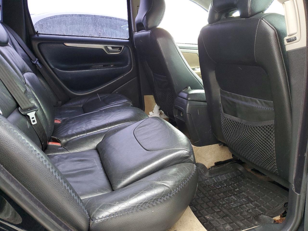 2004 Volvo V70 r