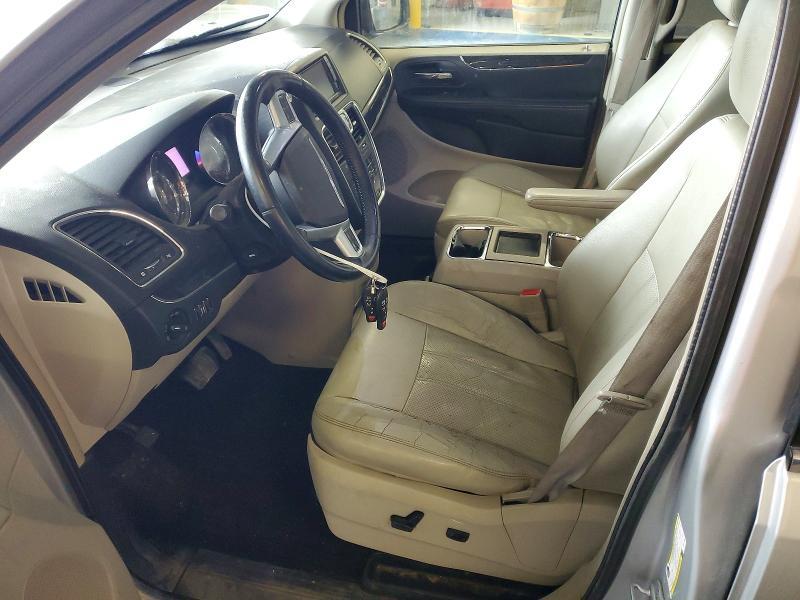 2011 Chrysler Town & Country Touring l