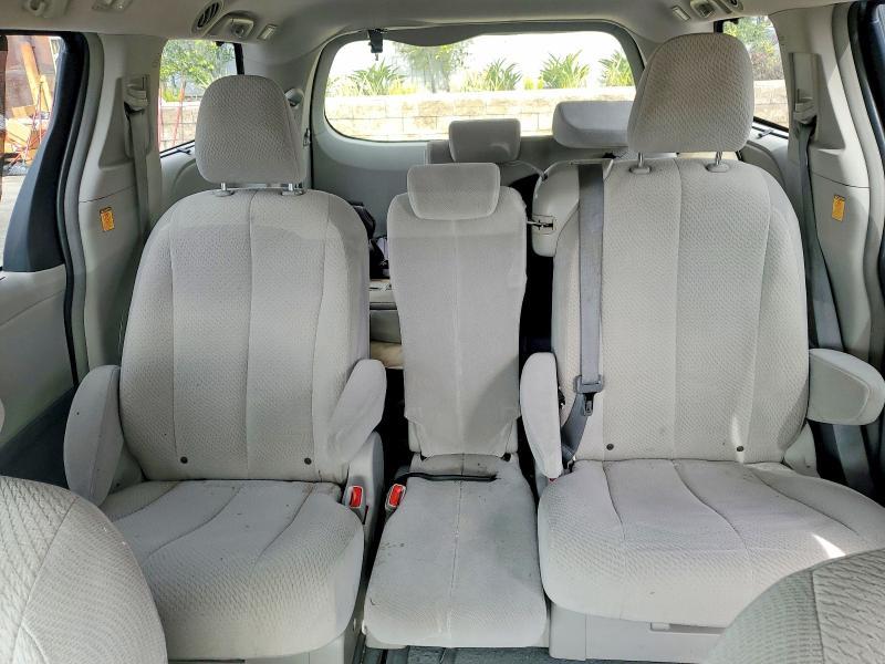 2012 Toyota Sienna le