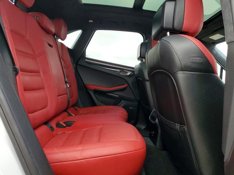 2016 Porsche Macan Turbo