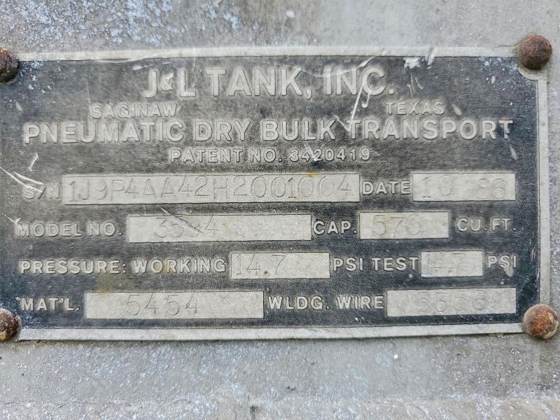 1986 J & L Pneumatic dry Bulk Trailer