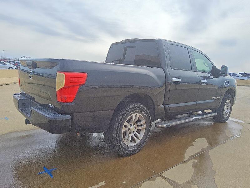 2017 Nissan Titan sv