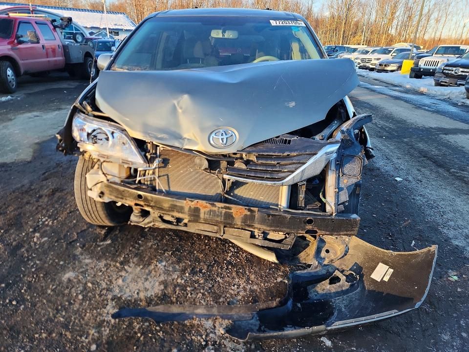 2012 Toyota Sienna le