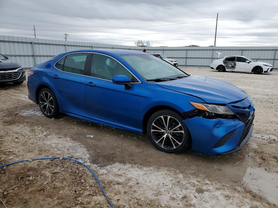 2020 Toyota Camry se