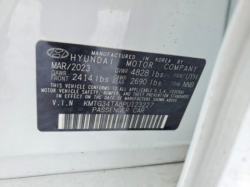 2023 Genesis G70 Base