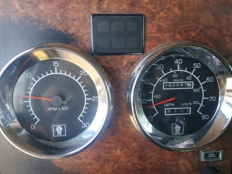 2005 Kenworth T600 Semi Truck