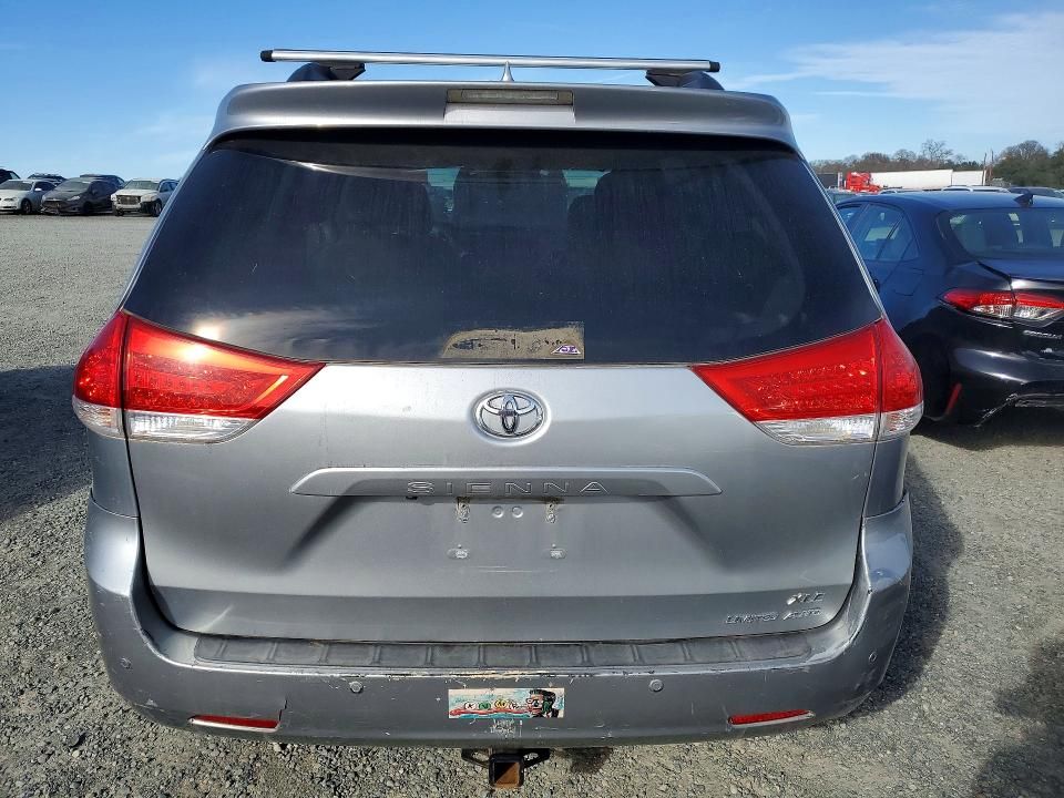 2011 Toyota Sienna xle