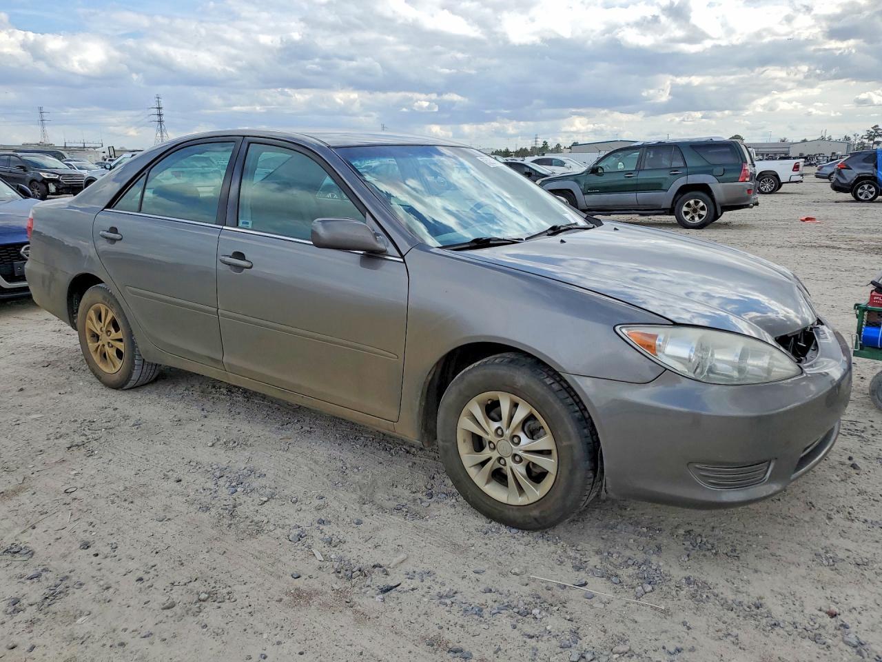 2005 Toyota Camry le
