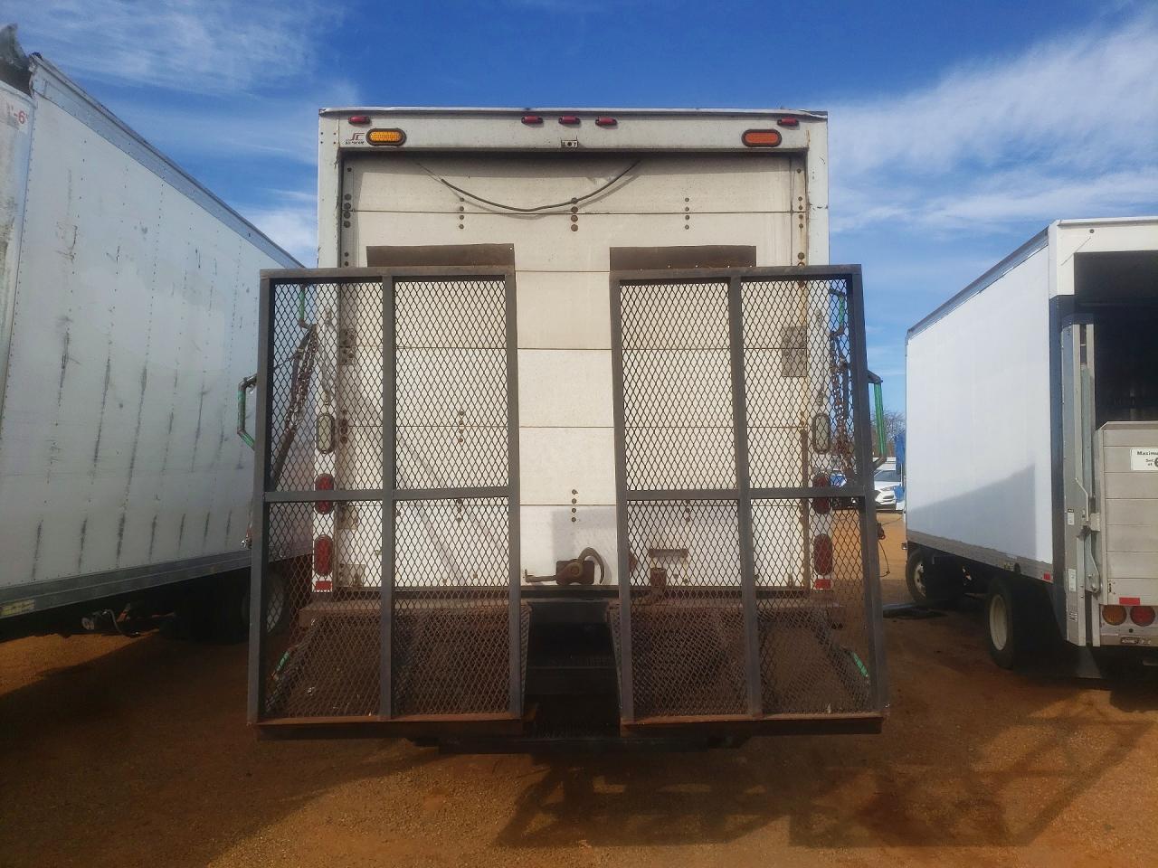 2014 Isuzu NRR BOX Truck