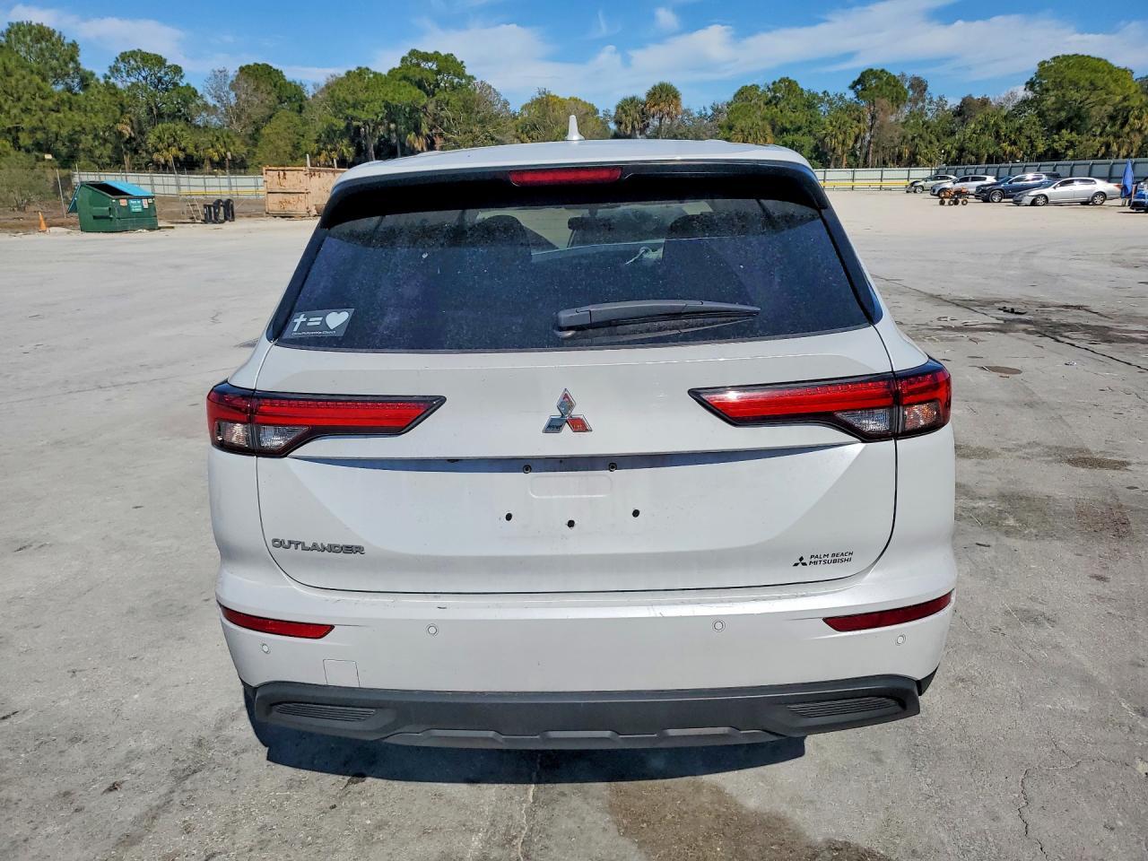 2022 Mitsubishi Outlander es