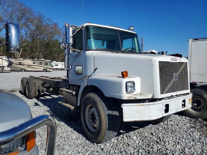 1999 Volvo Convention Truck cab and Chassis