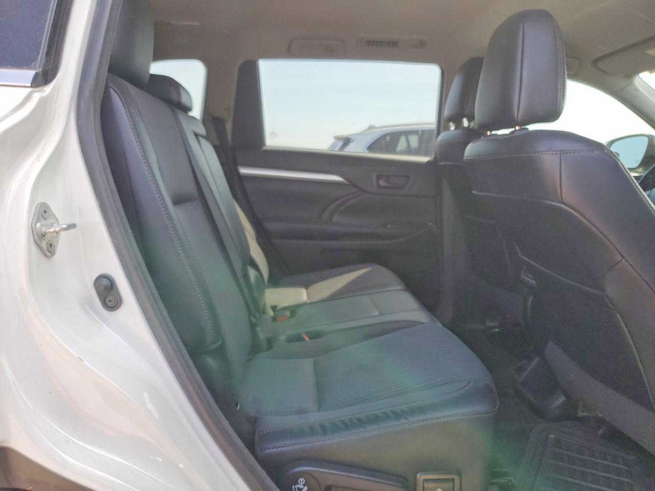 2018 Toyota Highlander le Plus