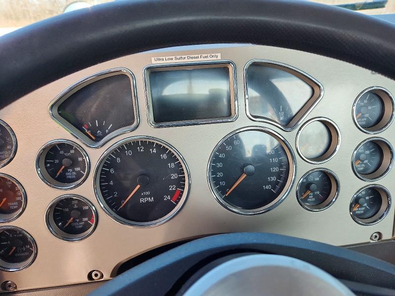 2015 Mack 600 CXU600-Semi Truck