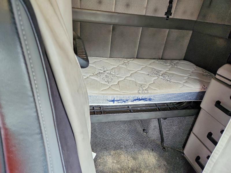 2003 Volvo Vnl Semi Truck