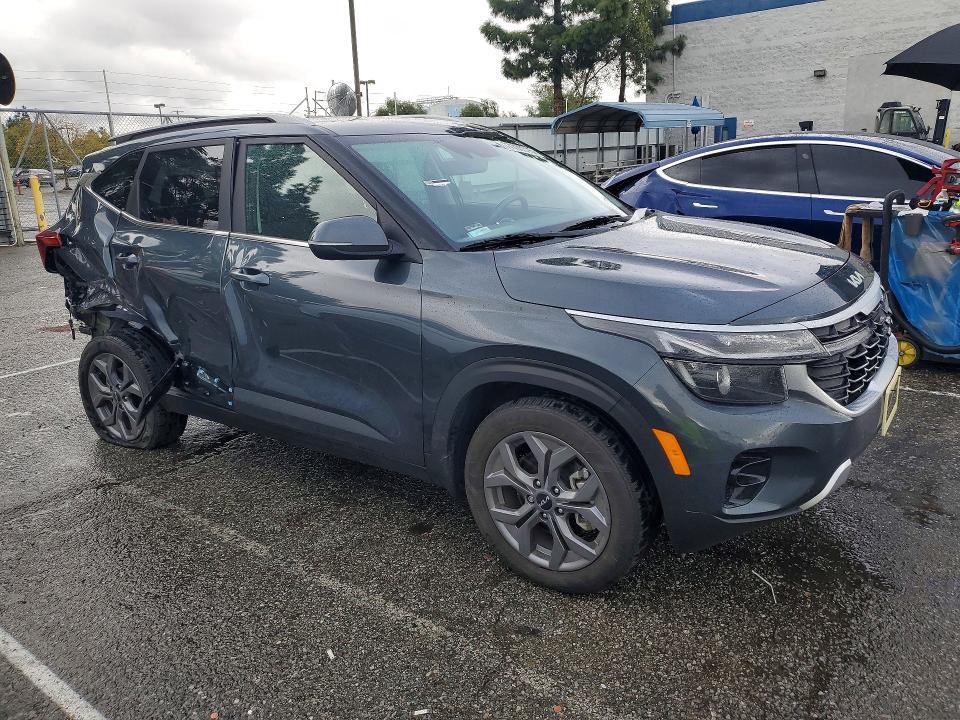 2024 KIA Seltos s