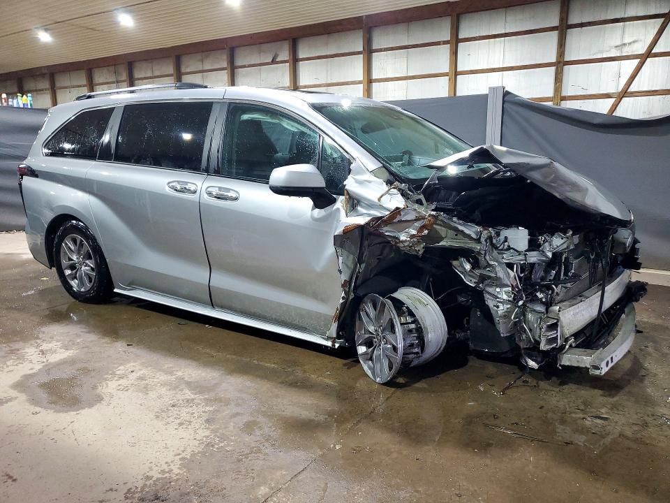 2024 Toyota Sienna xle 8-passenger