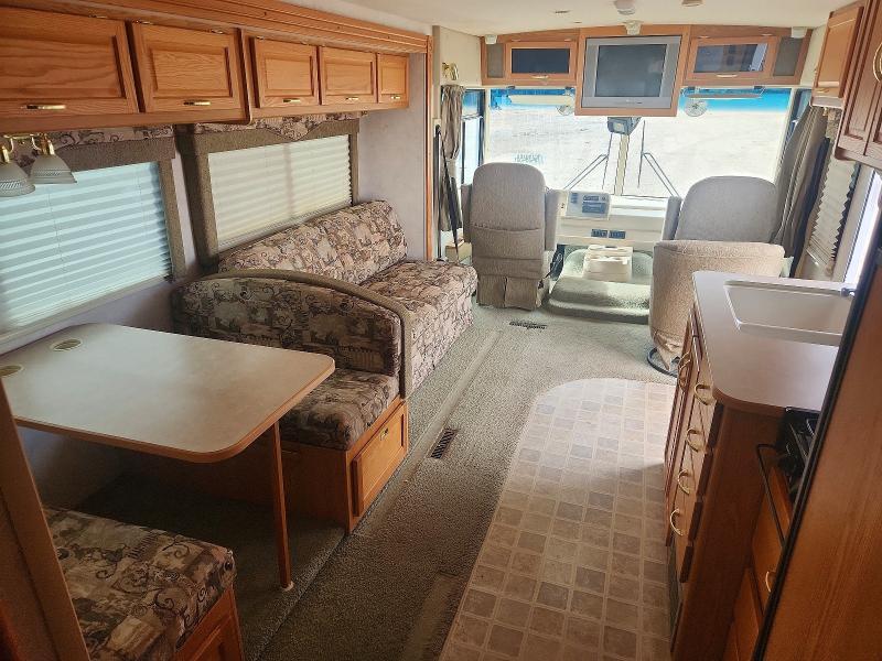 2005 Winnebago Sunova IFD33L