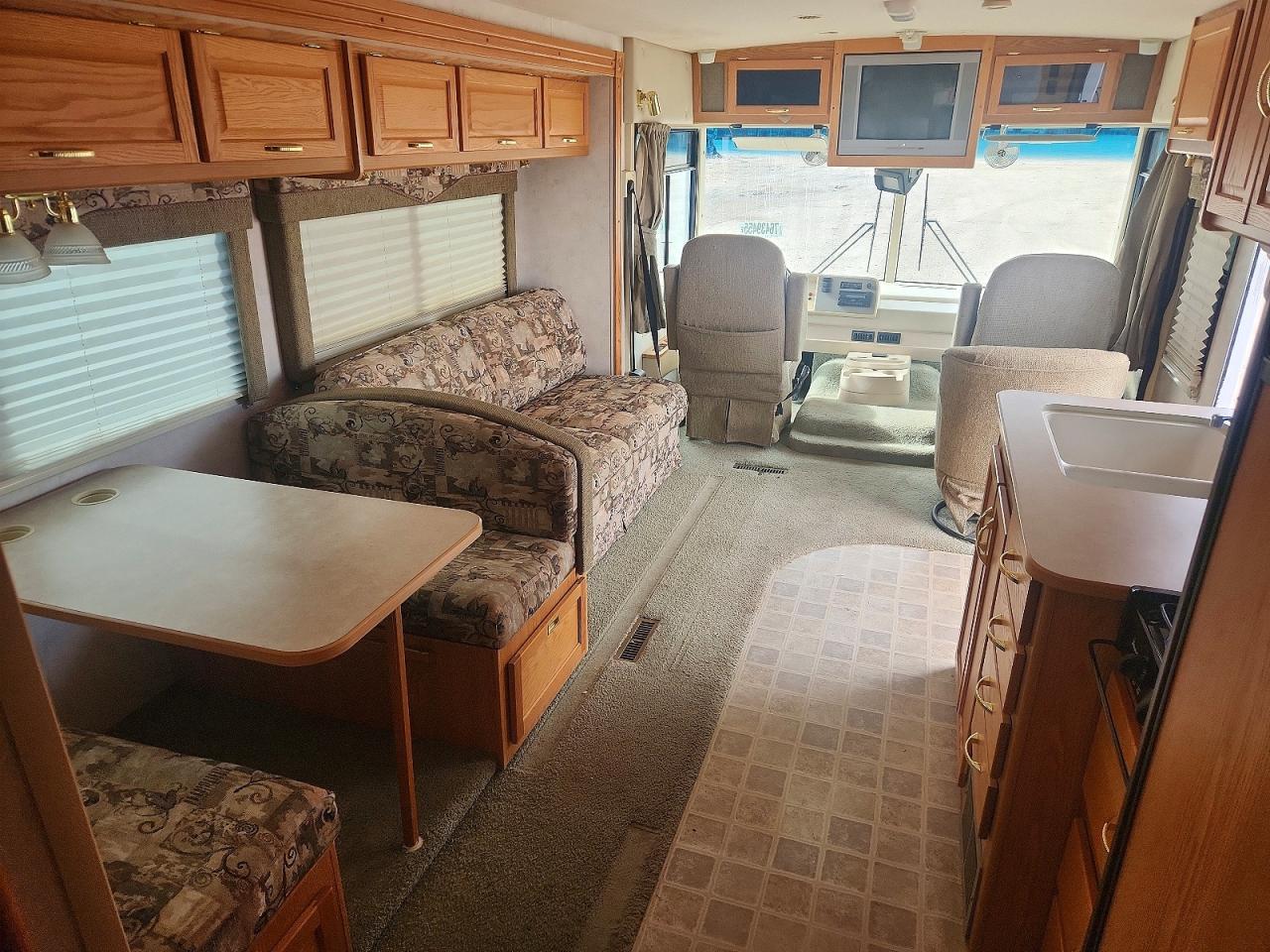 2005 Workhorse Custom Chassis P32 RV
