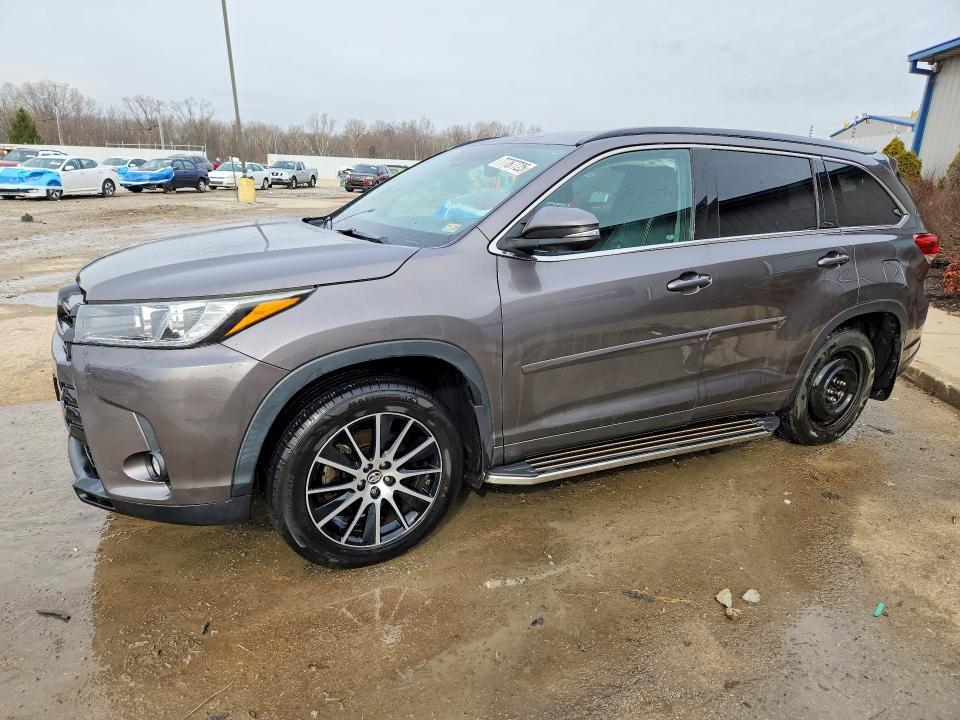 2017 Toyota Highlander se