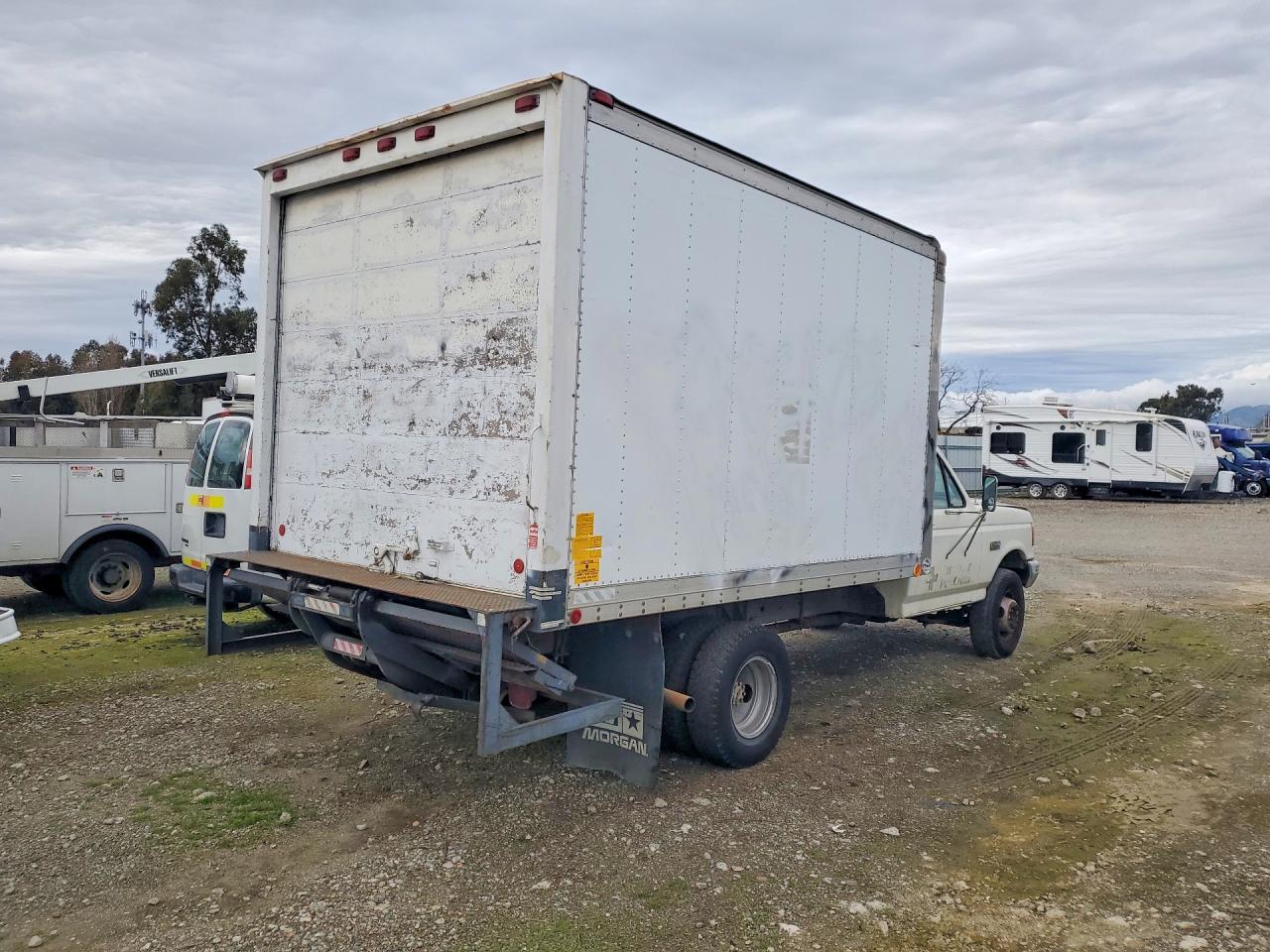 1990 Ford F Super Duty BOX Truck