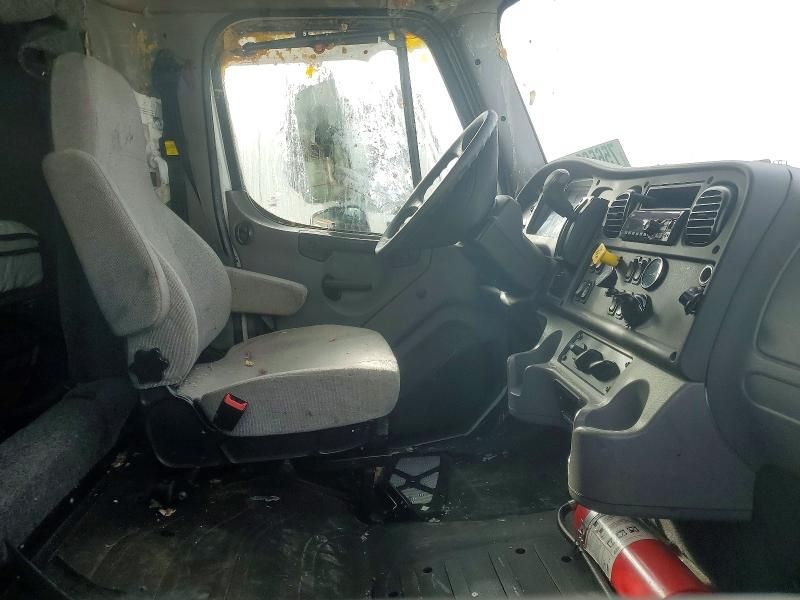 2019 Freightliner Business Class M2 box Truck
