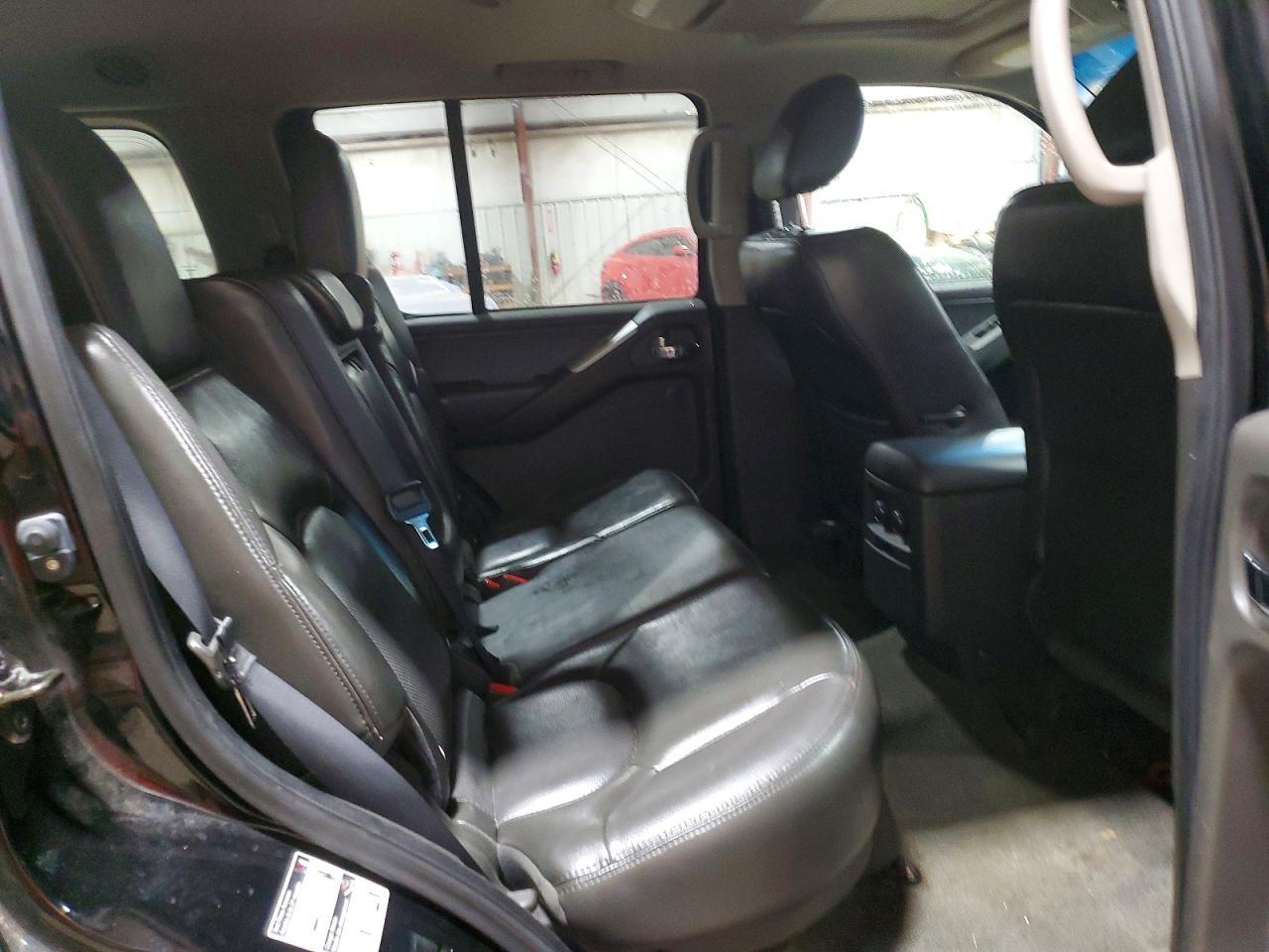 2012 Nissan Pathfinder s