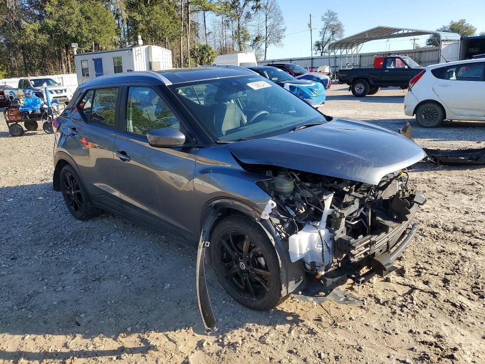 2021 Nissan Kicks sv