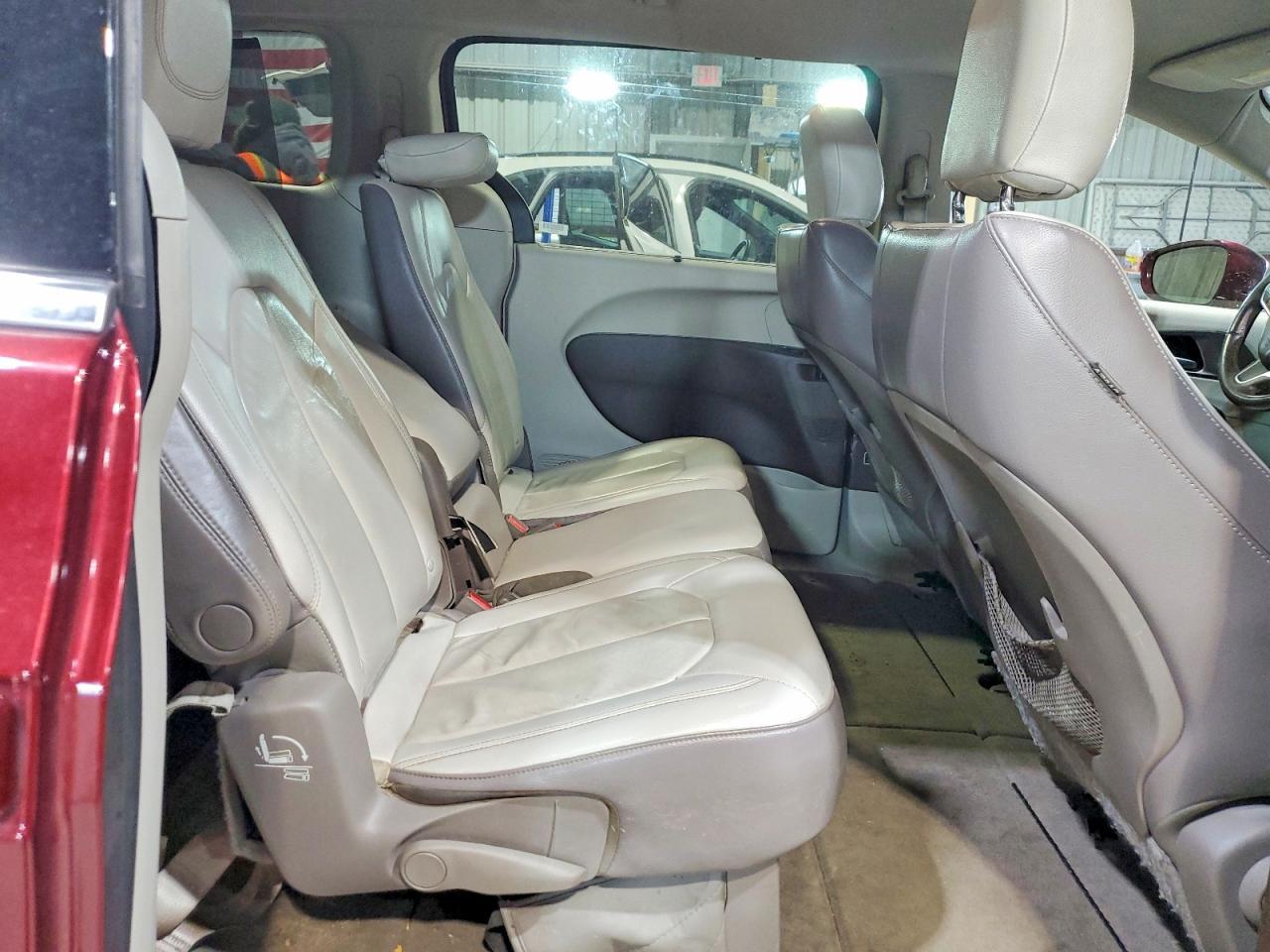 2017 Chrysler Pacifica Touring l