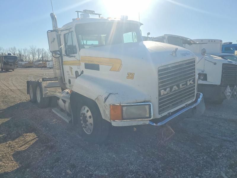 2000 Mack 600 CH600